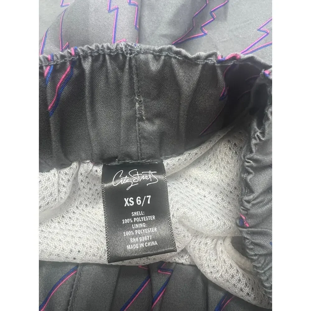 Boys City Street swim trunks size 6/7